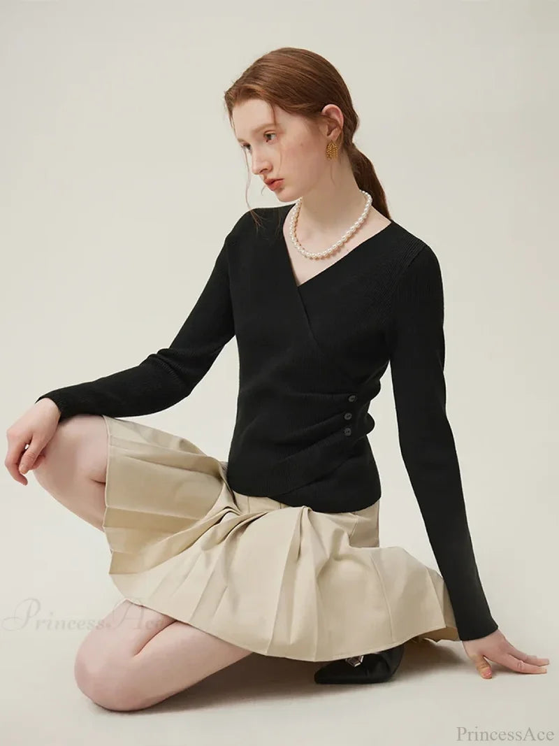 Minimalist V-neck Knit Bottom Sweater Sweater Black / S
